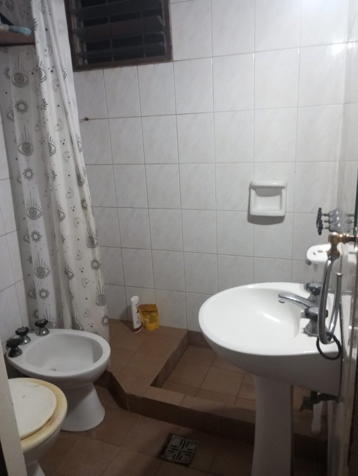 Casa en Francia al 4900 a refaccionar o demoler