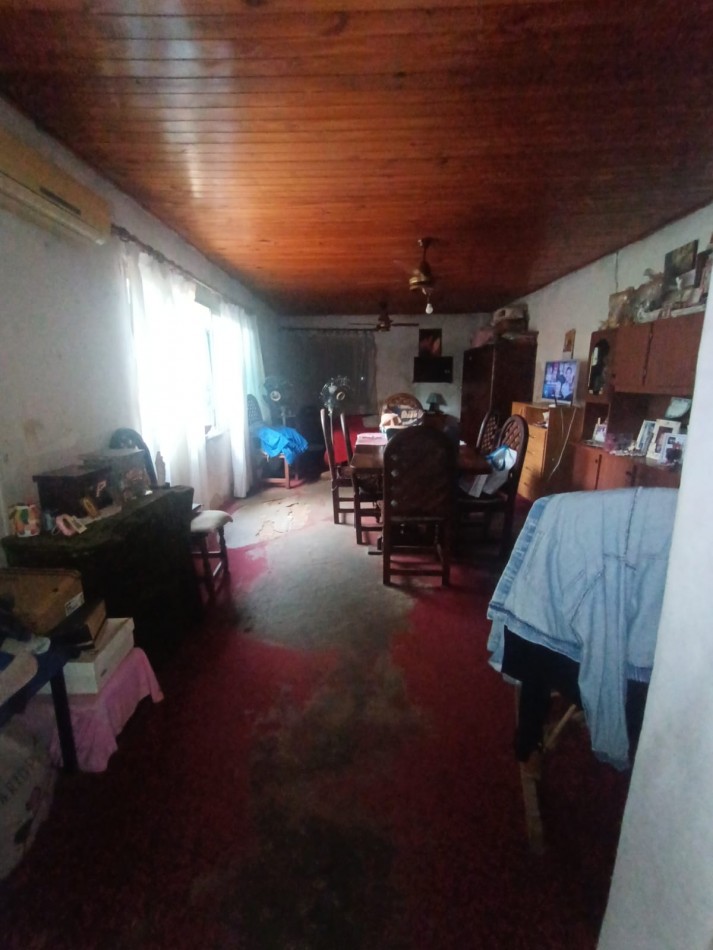 Casa en Francia al 4900 a refaccionar o demoler