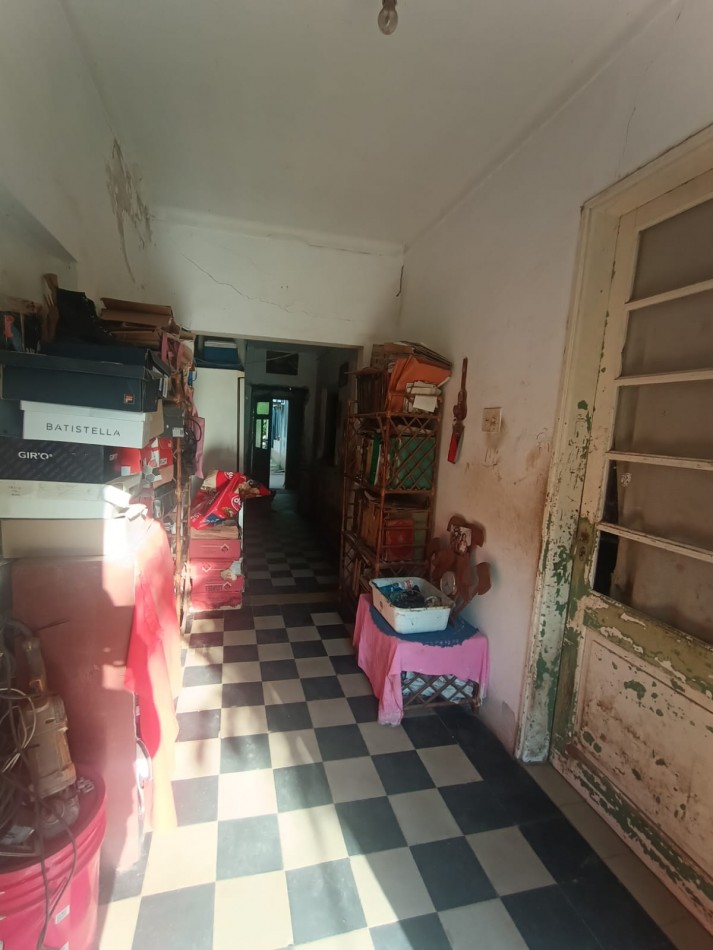 Casa en Francia al 4900 a refaccionar o demoler