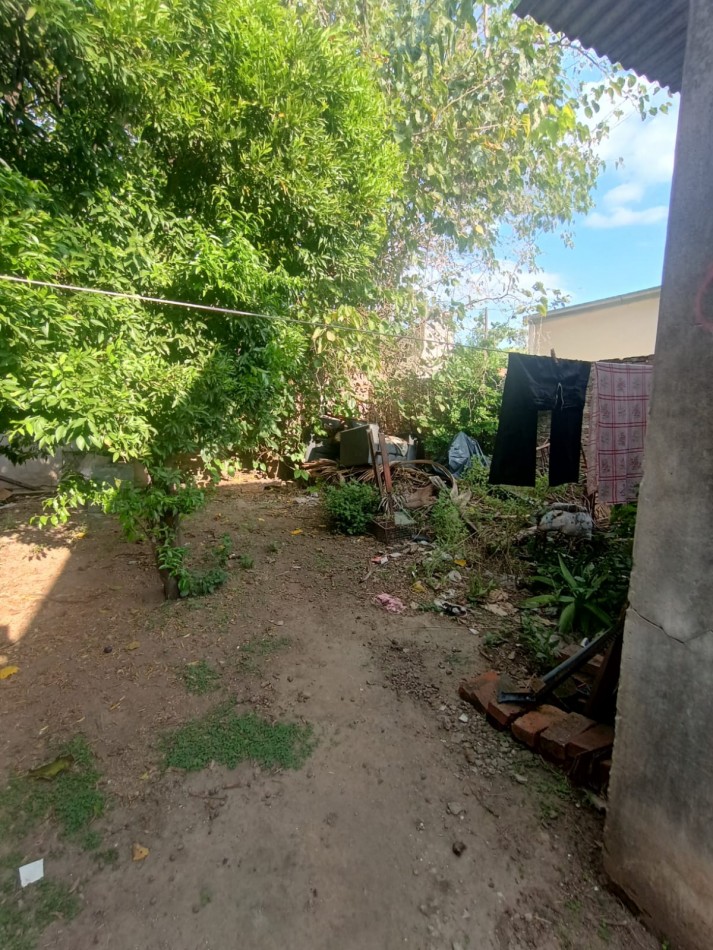 Casa en Francia al 4900 a refaccionar o demoler