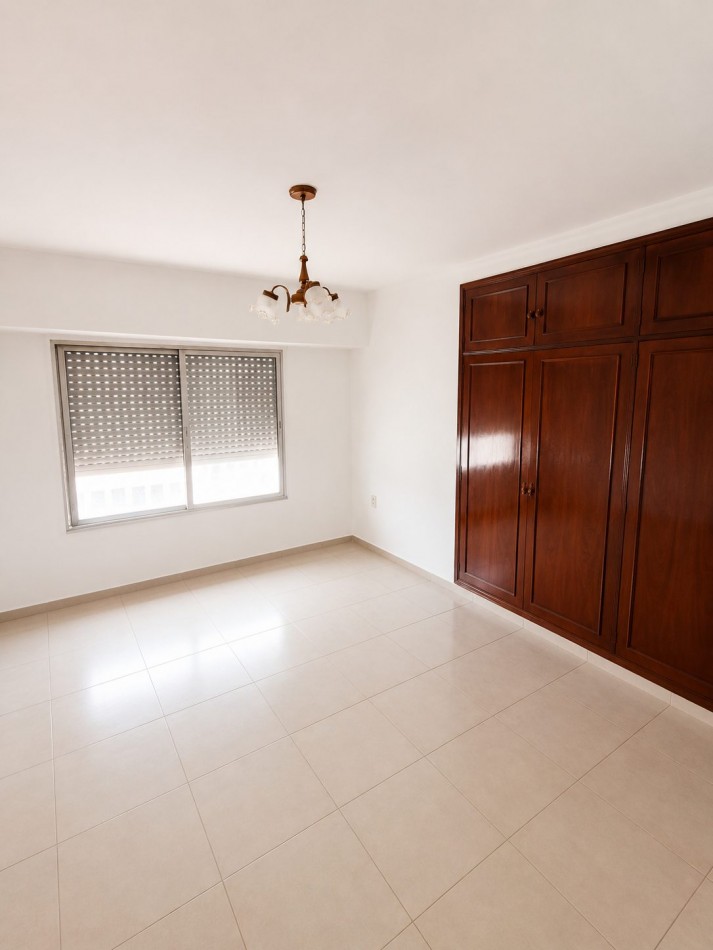 Departamento amplio en Aristobulo del Valle al 3600