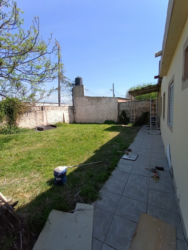 Juan del Campillo 3100 Interno amplio en alquiler con patio verde