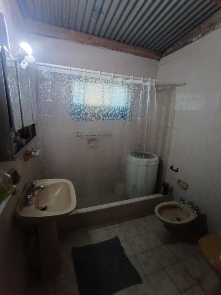 Llerena 2700 Propiedad de grandes dimensiones a la venta