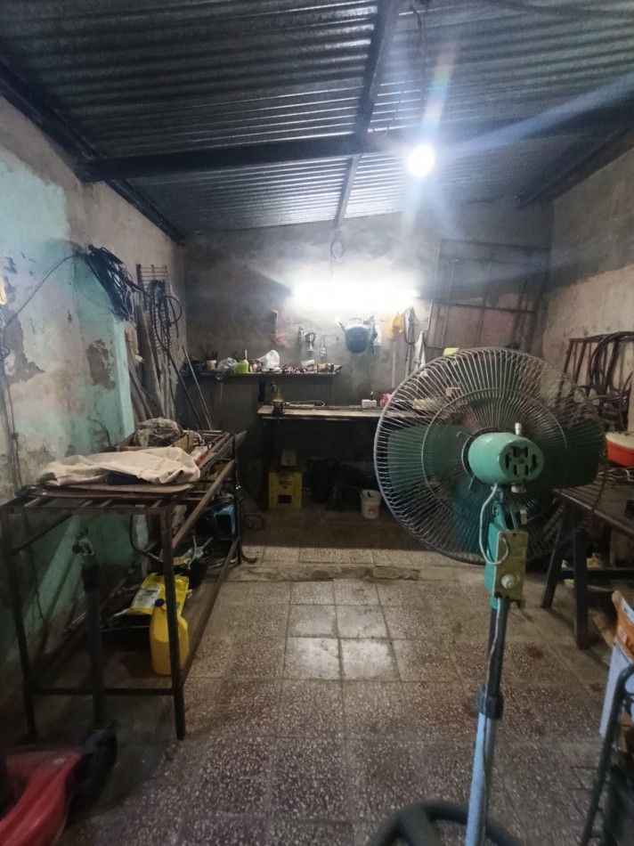 Llerena 2700 Propiedad de grandes dimensiones a la venta